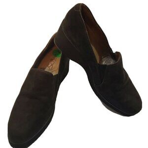 SOLOS ~Woman Size 6.5 M~ BROWN Suede Leather Slip On Shoes Slight Wedge New.
